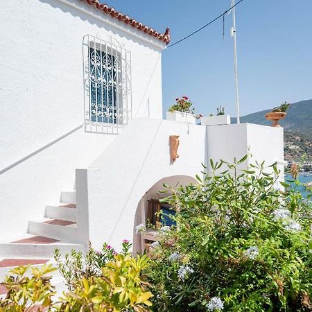 Traditional House Under The Clock Tower With Sweet View 포로스타운 외부 사진