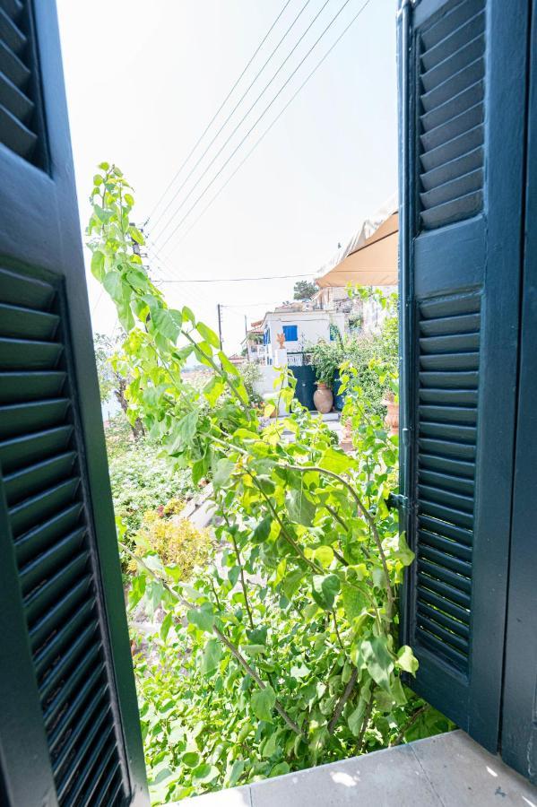 Traditional House Under The Clock Tower With Sweet View 포로스타운 외부 사진