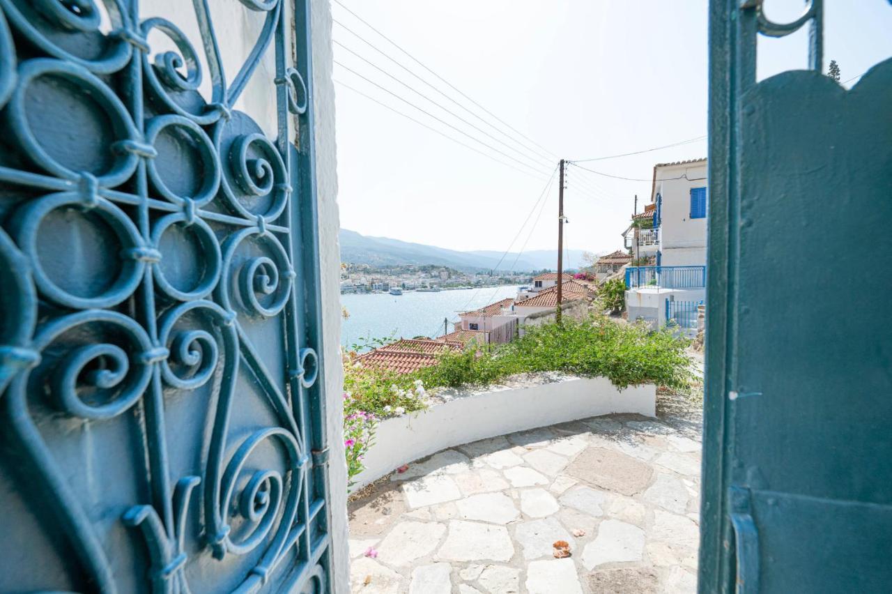 Traditional House Under The Clock Tower With Sweet View 포로스타운 외부 사진