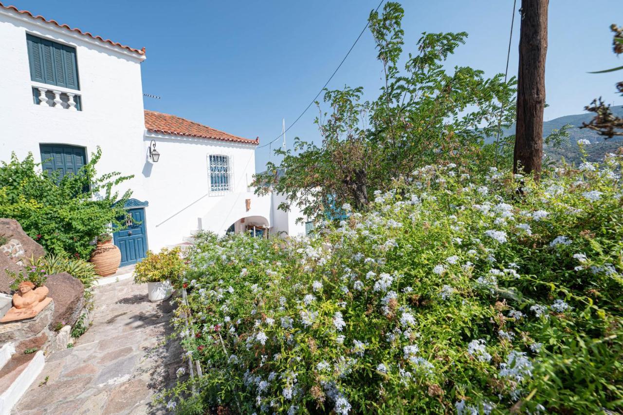 Traditional House Under The Clock Tower With Sweet View 포로스타운 외부 사진