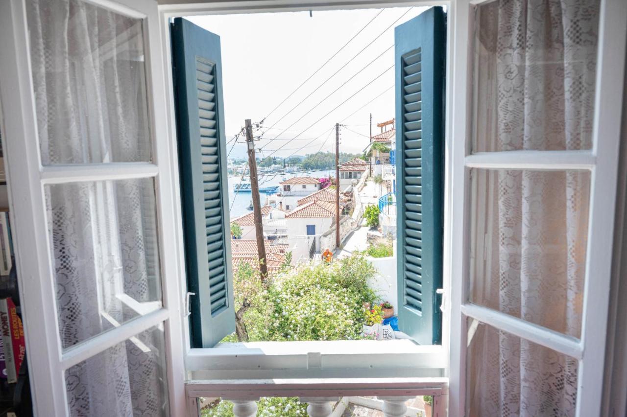 Traditional House Under The Clock Tower With Sweet View 포로스타운 외부 사진