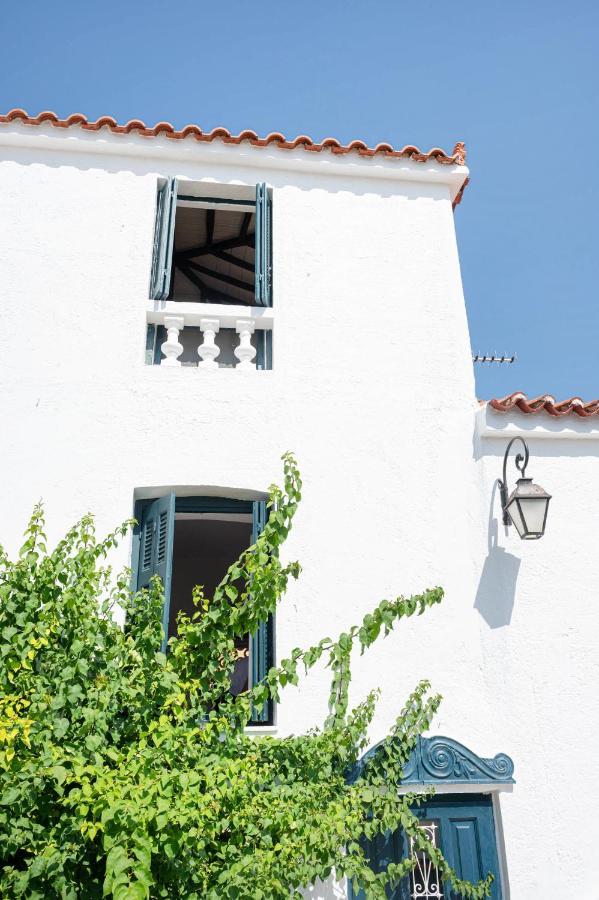 Traditional House Under The Clock Tower With Sweet View 포로스타운 외부 사진
