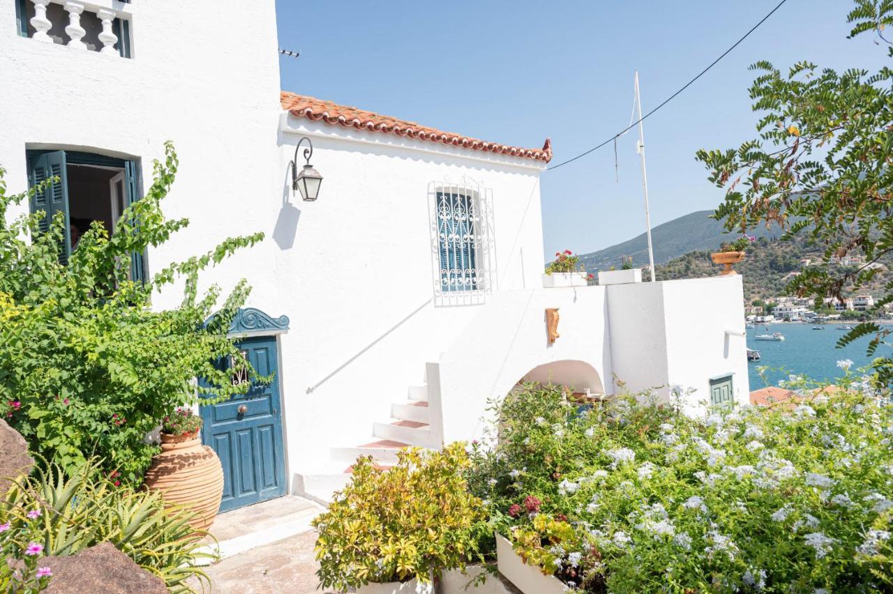 Traditional House Under The Clock Tower With Sweet View 포로스타운 외부 사진