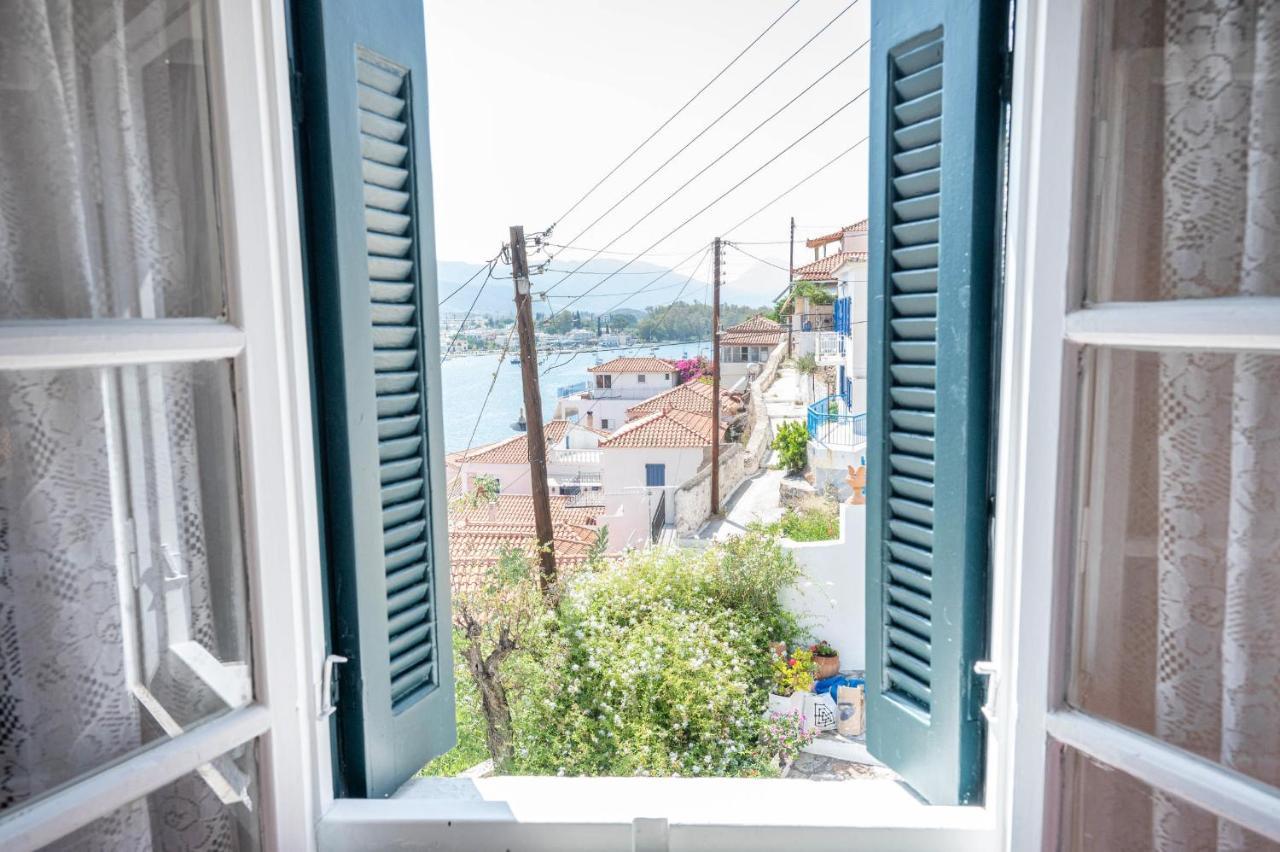 Traditional House Under The Clock Tower With Sweet View 포로스타운 외부 사진