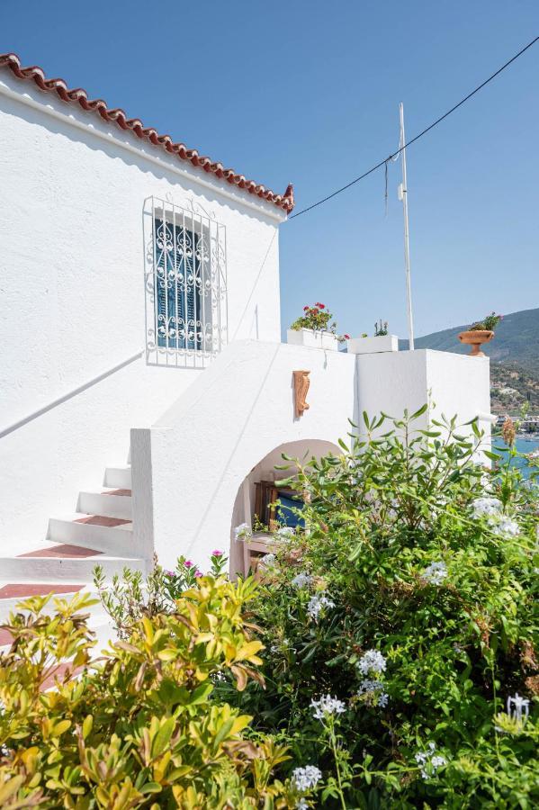 Traditional House Under The Clock Tower With Sweet View 포로스타운 외부 사진